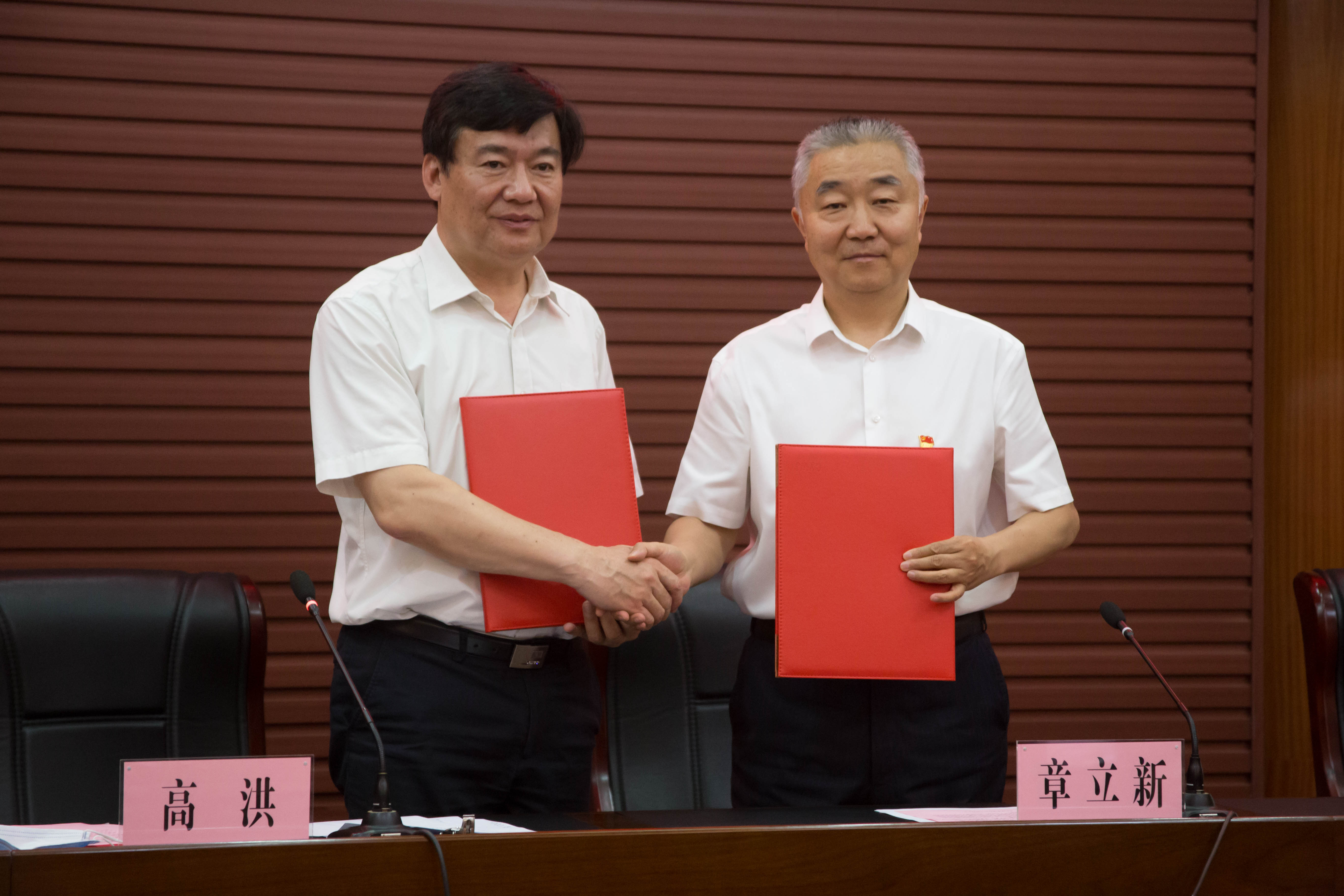 中央美术学院与我校对口支援合作协议签订仪式暨文化润疆学术论坛举办