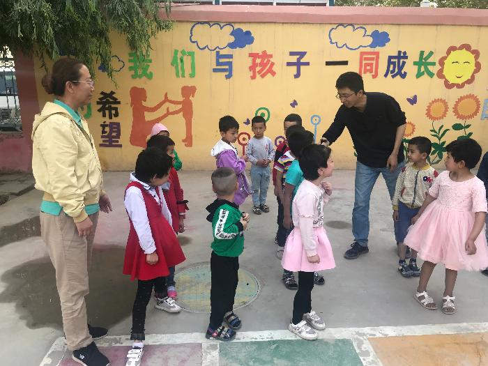 给孩子们讲解接力比赛规则 给孩子们讲解接力比赛规则