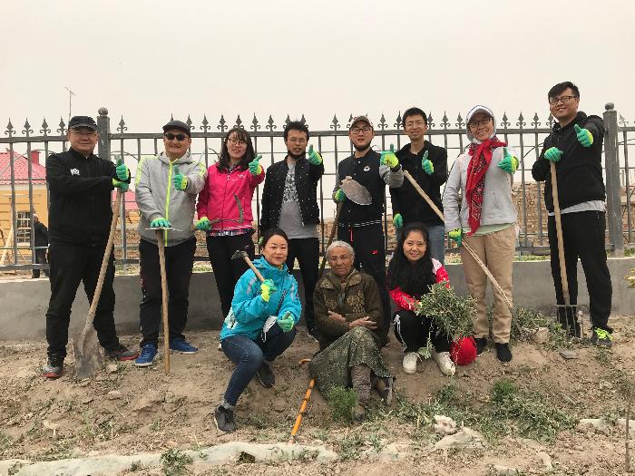 劳动后的合影 劳动后的合影